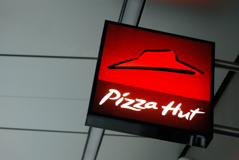pizza hut sign